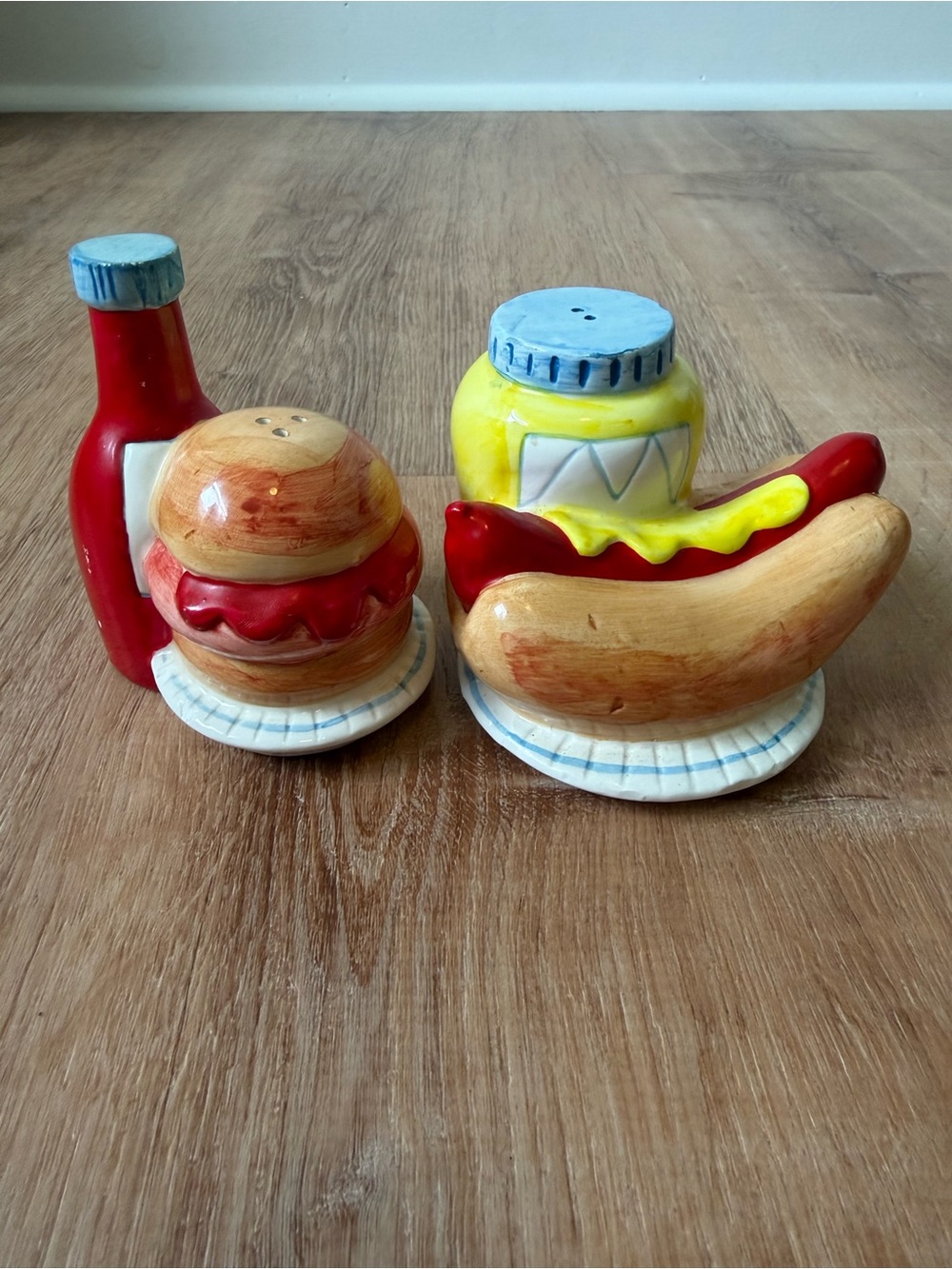 Vintage Ceramic Hot Dog & Burger Salt and Pepper Shaker Set - Yellow, Red, Cream